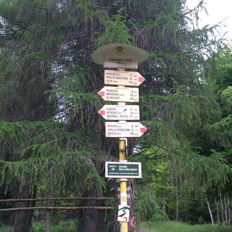 rozcestnik_farsky_les.jpg